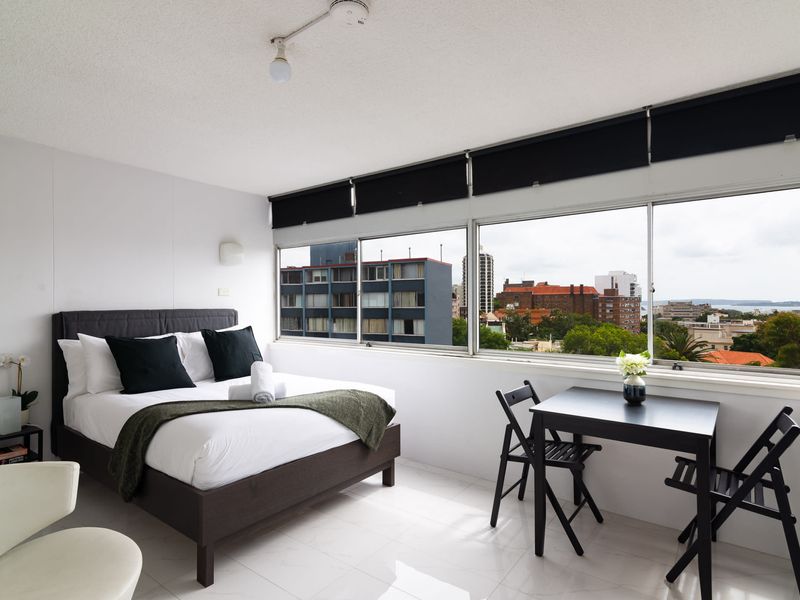 City Stay with Stunning Views Free Parking