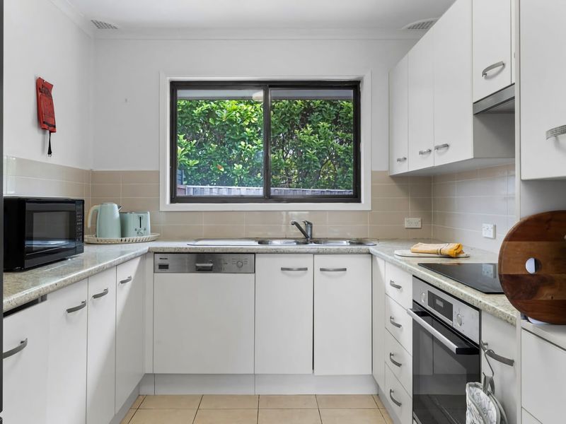 Light filled Villa Moments to the Beach