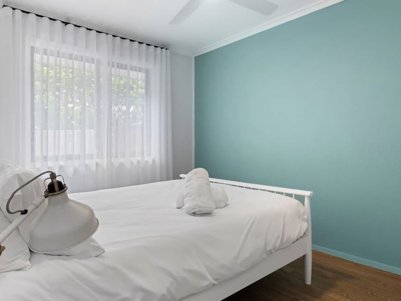 Light filled Villa Moments to the Beach