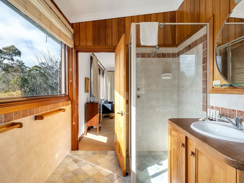 Spacious Retreat with Breathtaking Views