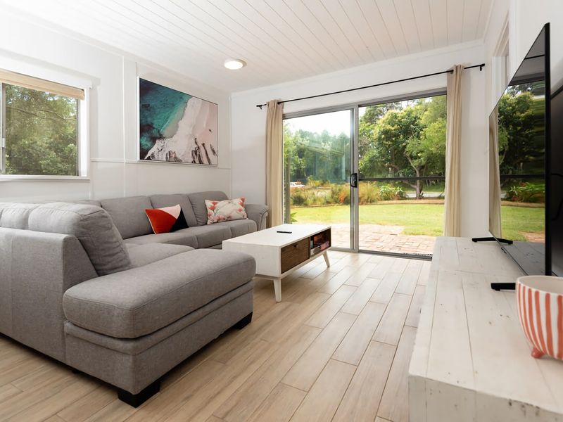 Blissful Beachfront Apartment Broulee