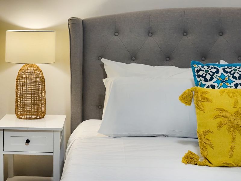 Cozy Retreat with Balcony in Crows Nest