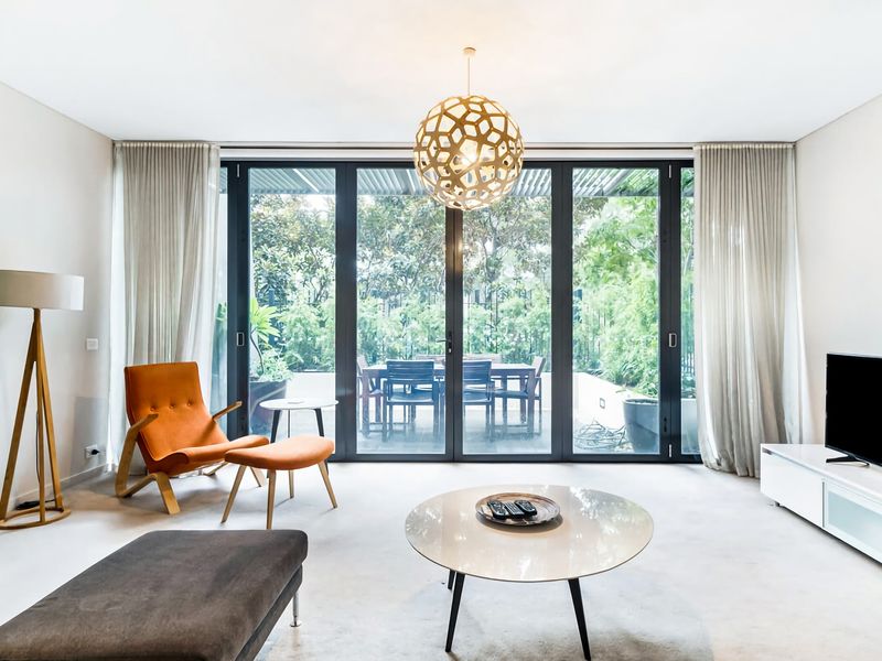 Leafy Inner City Apartment Camperdown