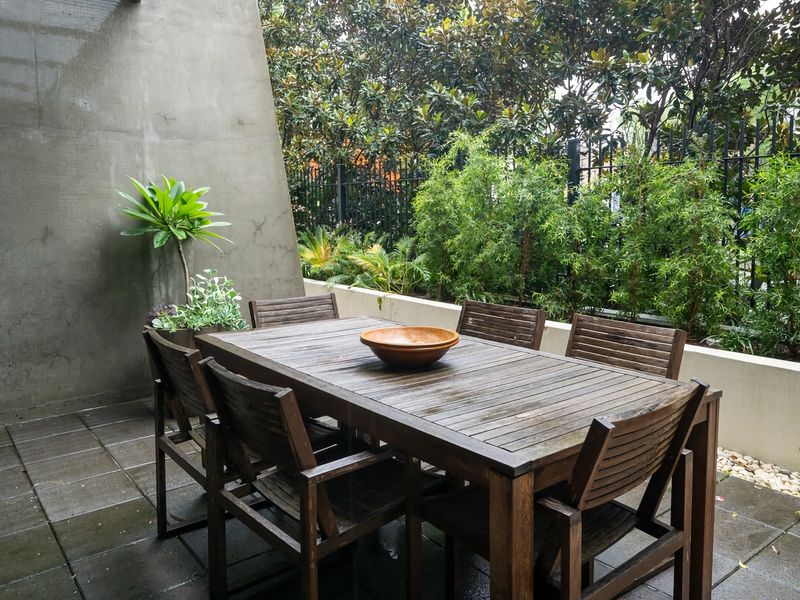 Leafy Inner City Apartment Camperdown