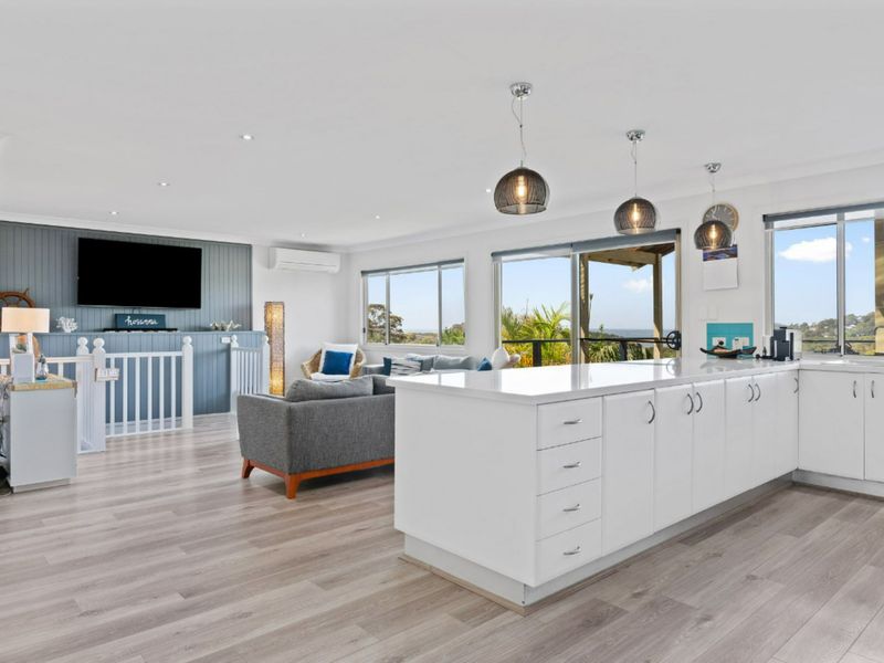 Holiday Home with Ocean Views Wamberal
