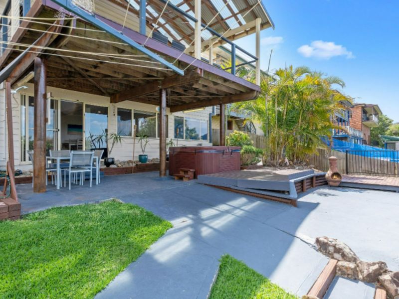 Holiday Home with Ocean Views Wamberal