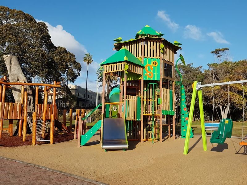 Spectacular Ocean Front home With Pool