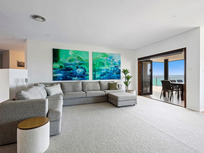 Spectacular Ocean Front home With Pool