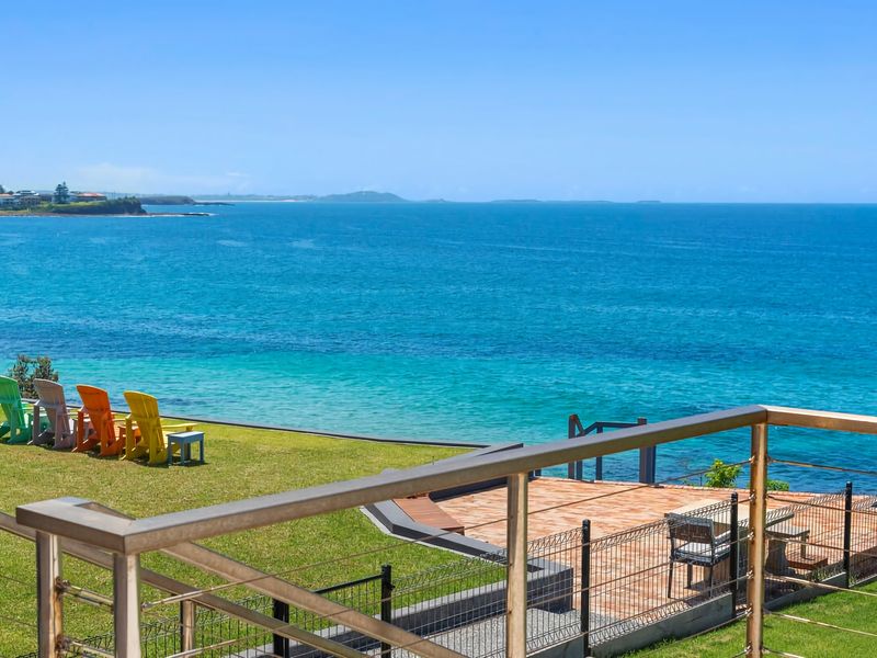 Spectacular Ocean Front home With Pool