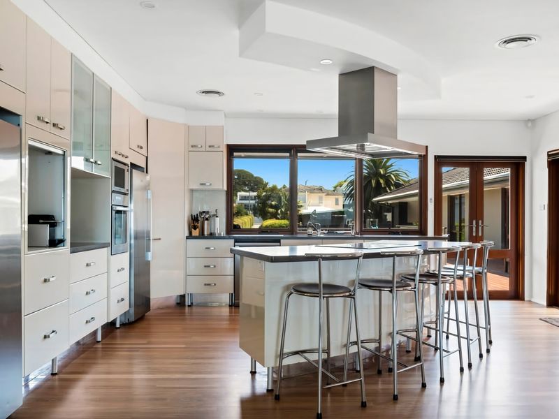 Spectacular Ocean Front home With Pool