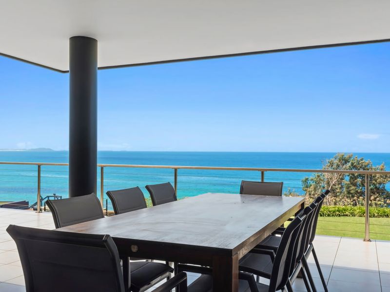 Spectacular Ocean Front home With Pool