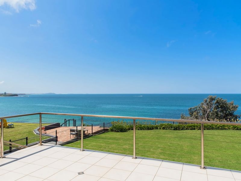 Spectacular Ocean Front home With Pool