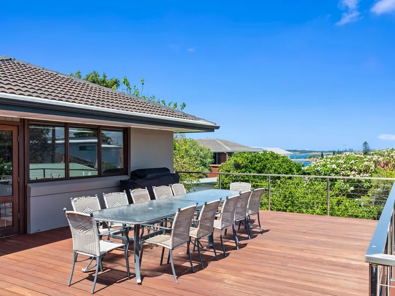 Spectacular Ocean Front home With Pool