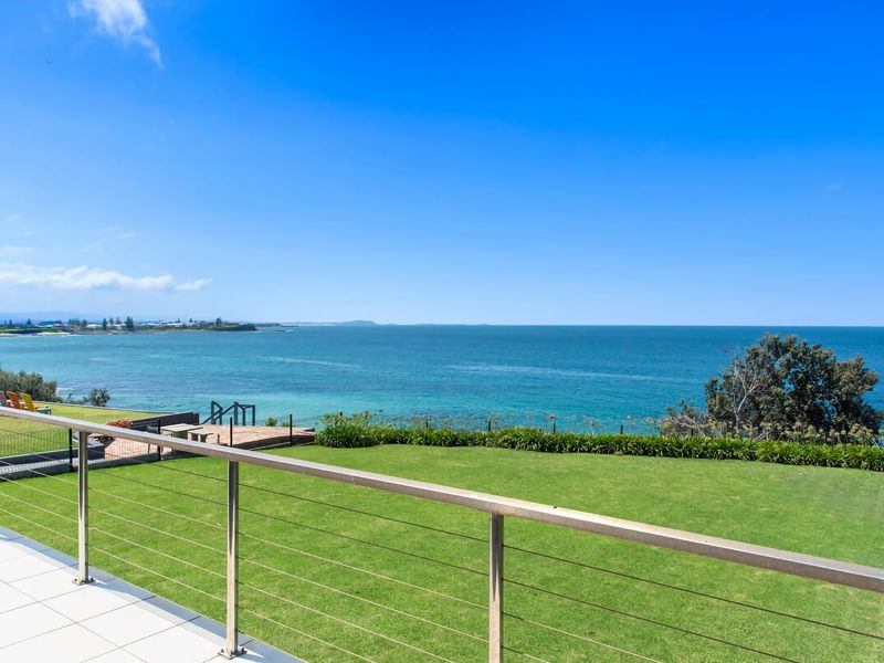 Spectacular Ocean Front home With Pool