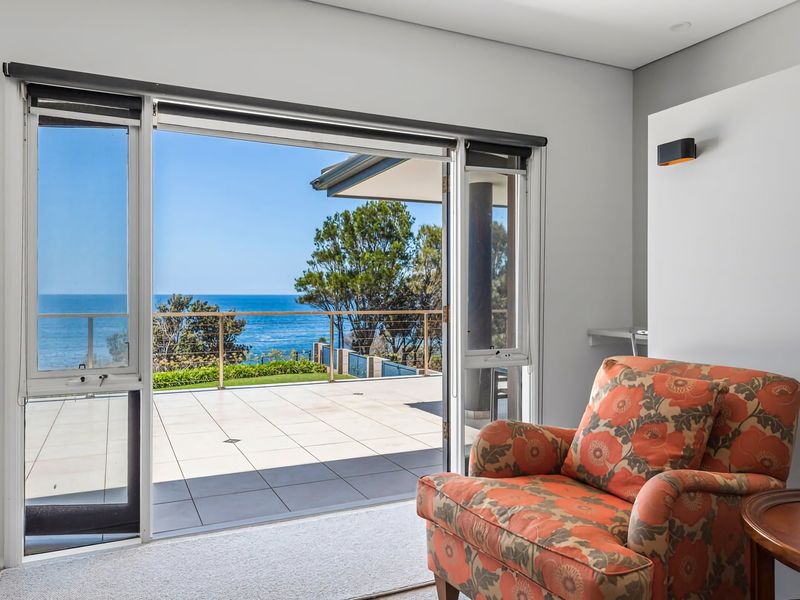 Spectacular Ocean Front home With Pool