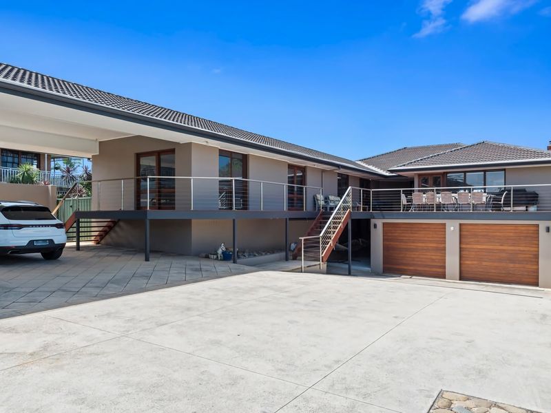 Spectacular Ocean Front home With Pool