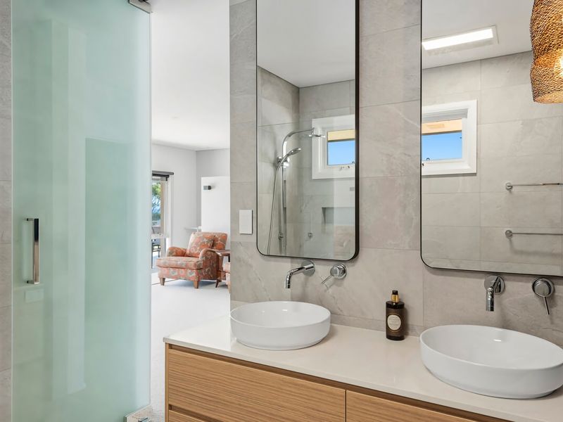 Spectacular Ocean Front home With Pool