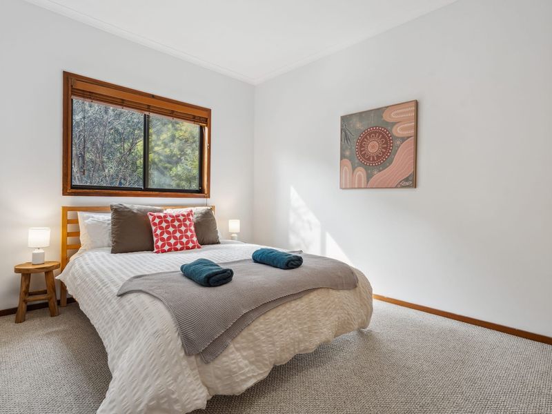 Bright bedroom with a relaxed feel.