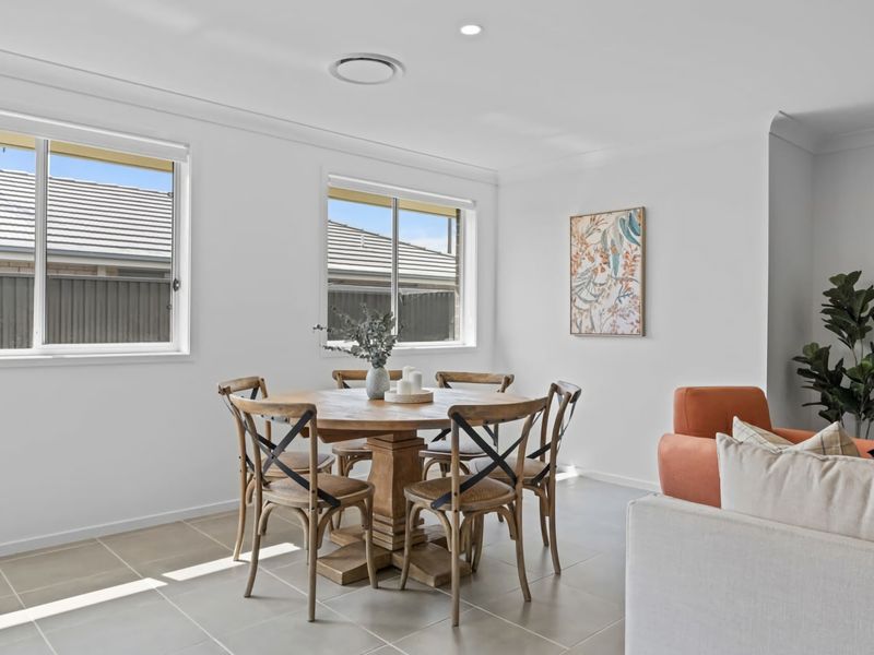 Wine Down 700m walk to Cessnock CBD