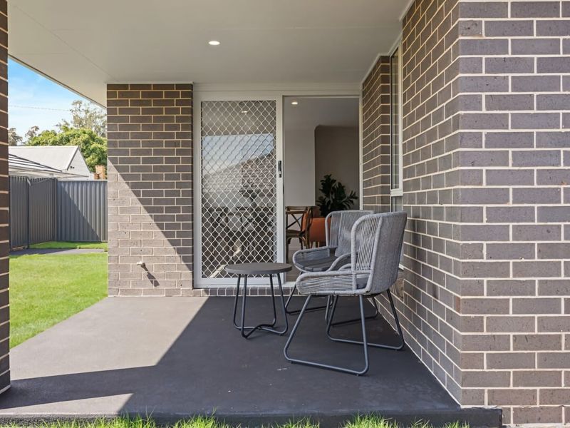 Wine Down 700m walk to Cessnock CBD