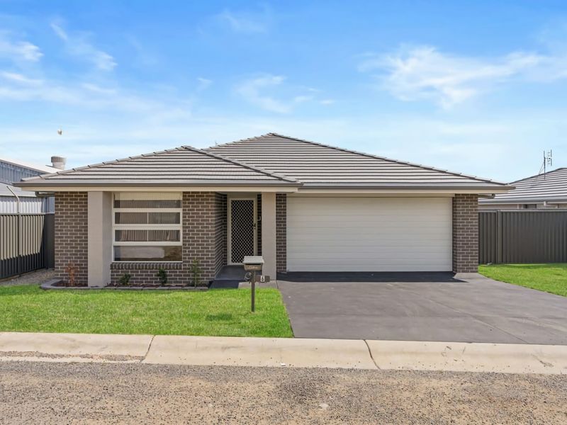 Wine Down 700m walk to Cessnock CBD