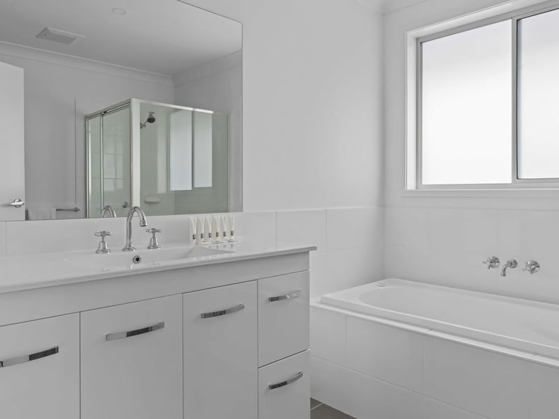 Wine Down 700m walk to Cessnock CBD