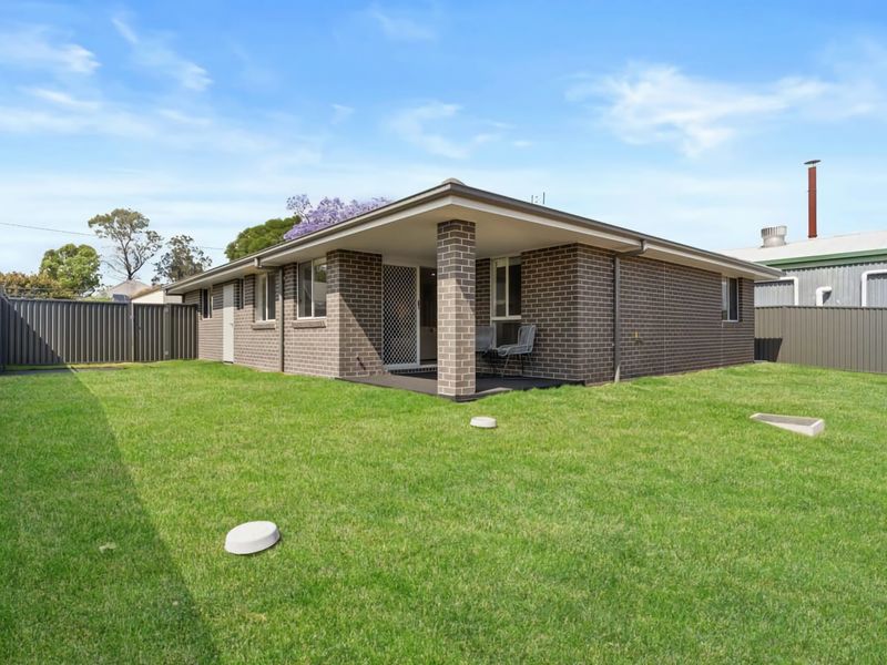 Wine Down 700m walk to Cessnock CBD