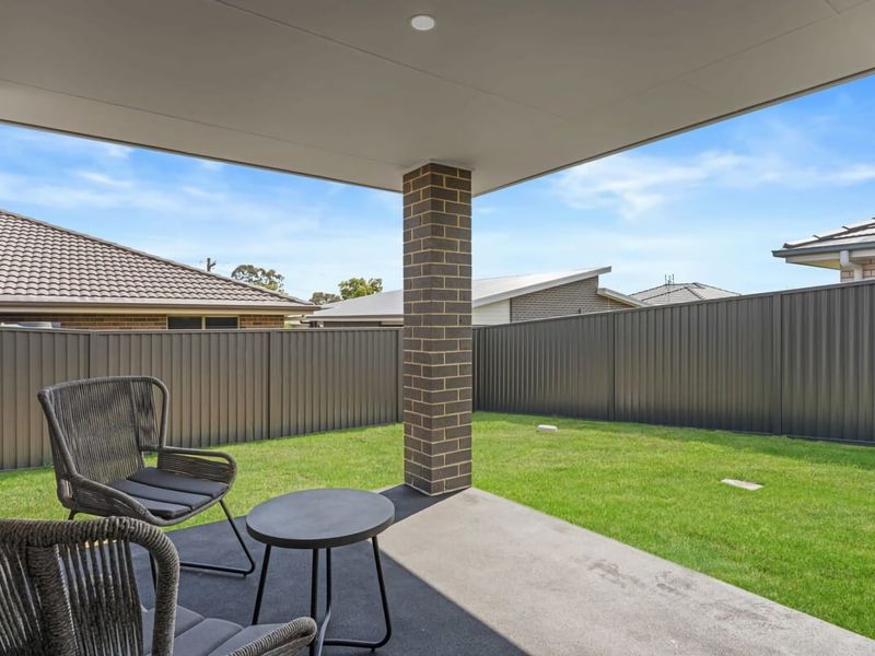 Wine Down 700m walk to Cessnock CBD