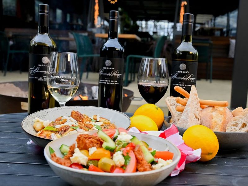 Wine Down 700m walk to Cessnock CBD