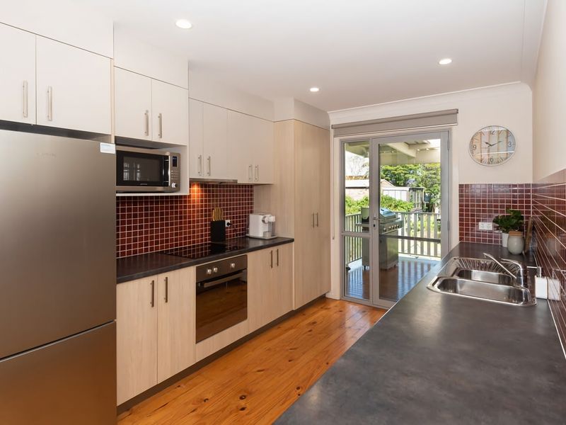 Beach House Ocean Views in Batehaven