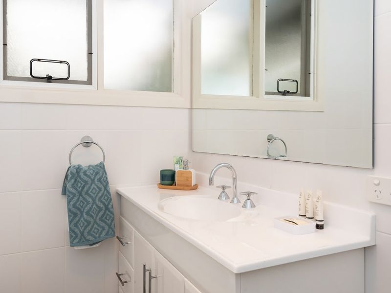 Beach House Ocean Views in Batehaven