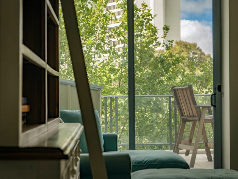 Stylish Canberra Stay | Sauna · Pool · Gym · Balcony