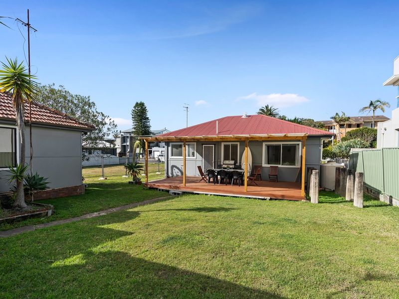Cute Beach Escape 50m to Wamberal Beach