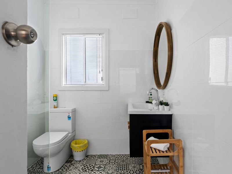 Cute Beach Escape 50m to Wamberal Beach