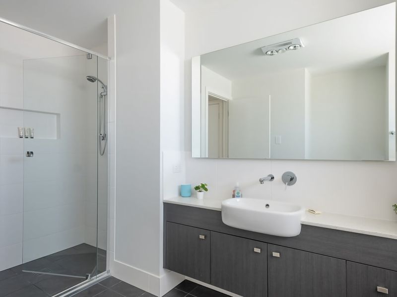 A fresh and tidy bathroom space