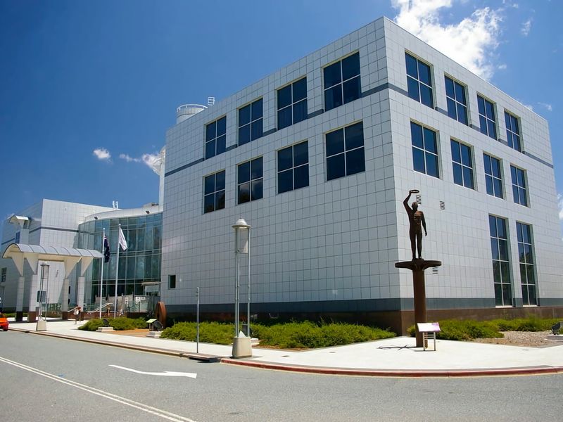 Central Canberra Stay | Cozy Braddon Apartment with Parking