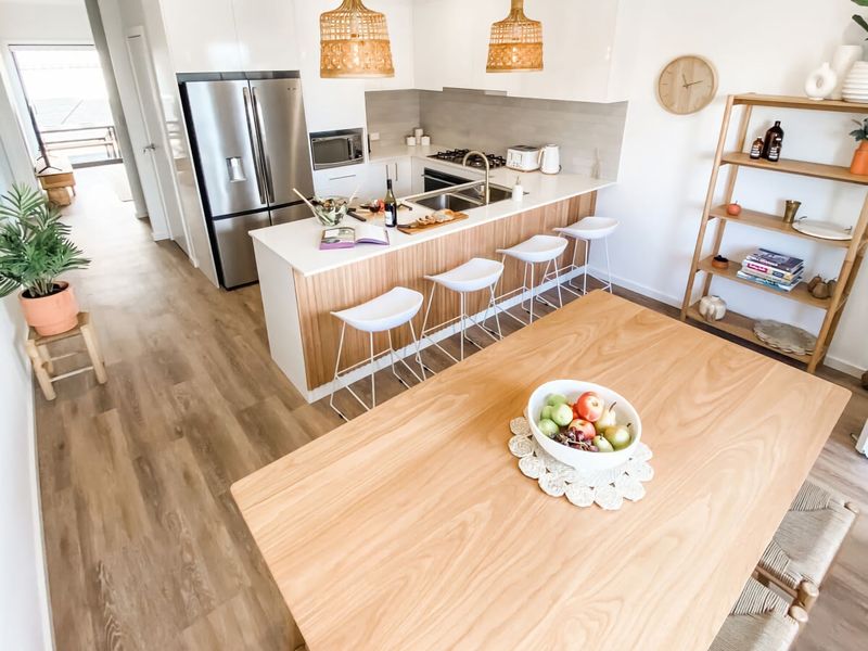 Coast and Roast – Sunny Shell Cove Escape