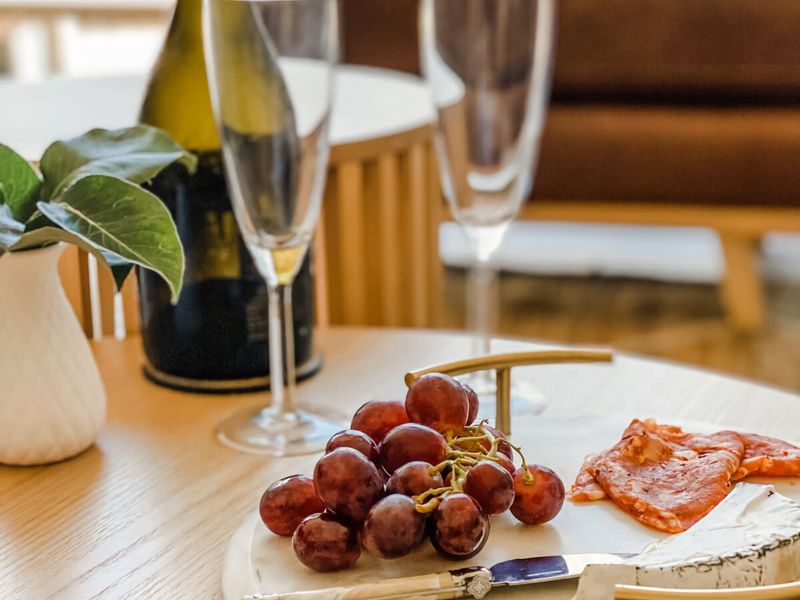 Coast and Roast – Sunny Shell Cove Escape