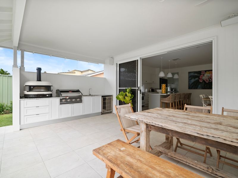 Outdoor Kitchen - Pizza oven, BBQ and Sink