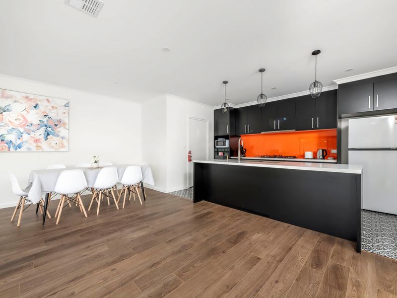 Kitchen & Dining