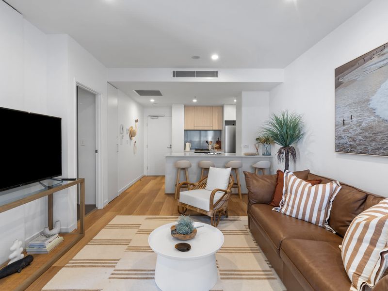 Coastal Chic – Modern Retreat Newcastle Beach