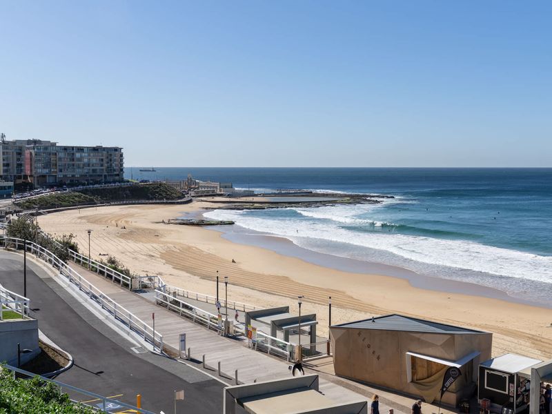 Coastal Chic – Modern Retreat Newcastle Beach