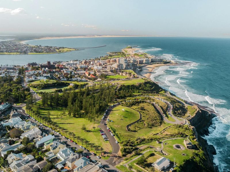 Coastal Chic – Modern Retreat Newcastle Beach