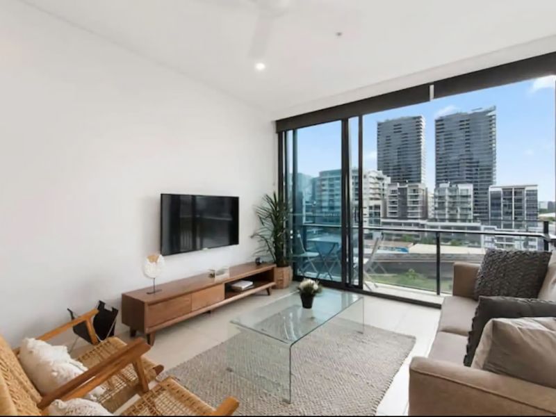 South Bank Luxe Skyview Pool & Gym Access