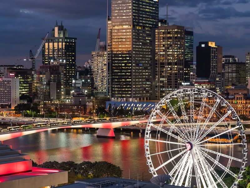 See the city skyline through The Wheel of Brisbane