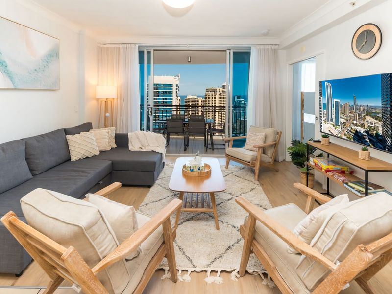 With open-plan living, this apartment seamlessly flows from one room to another. The large, spacious, private balcony not only offers stunning views of the ocean, river and Hinterlands, but also grants the apartment natural light and a gorgeous vibe.