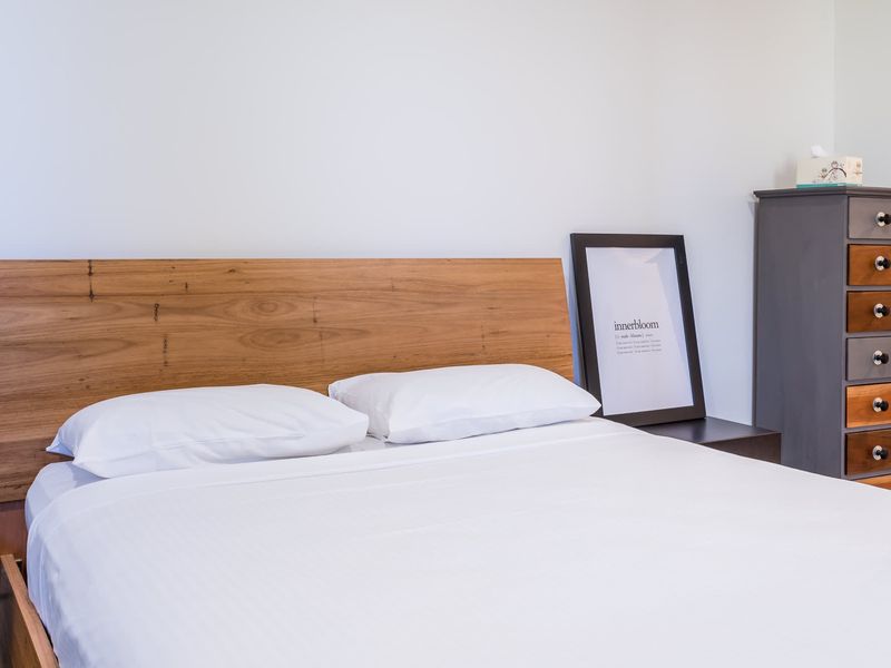 Bedroom 1 - queen bed