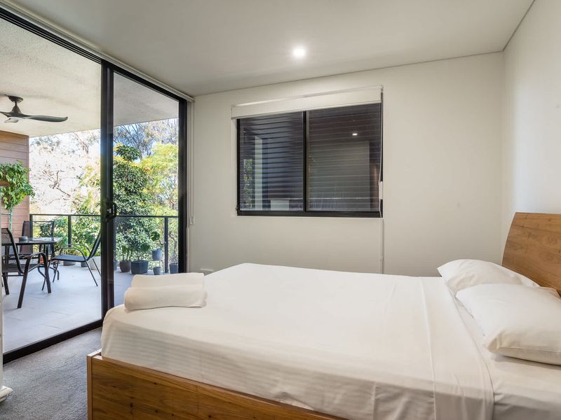 Direct access to the balcony