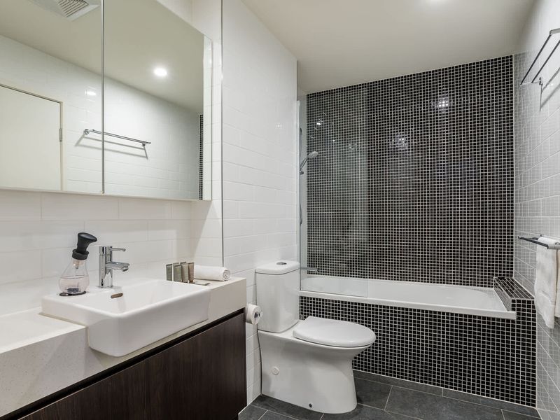 Main bathroom