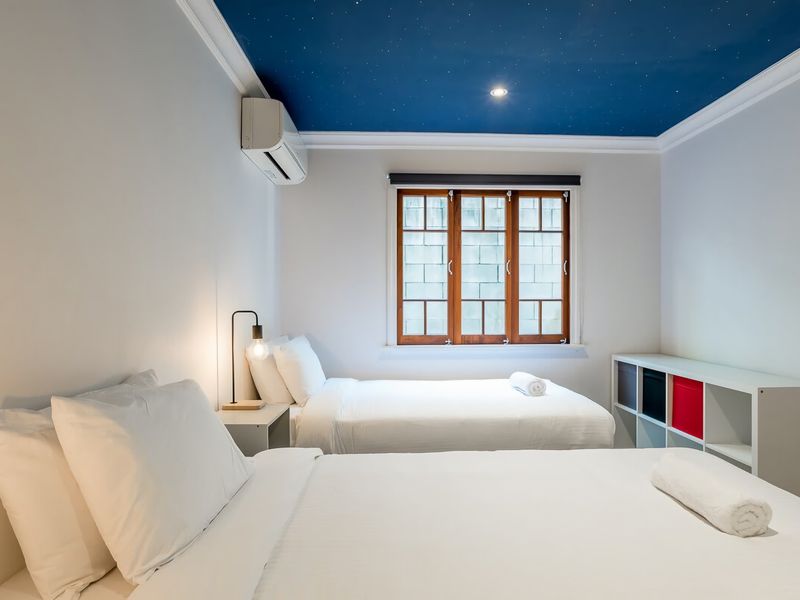 Fresh linens and towels provided